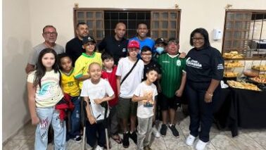 Estevão O atacante Estêvão, destaque da Seleção Brasileira e jogador do Chelsea, que está em recuperação após contusão que tirou da Copa do Mundo participou da inauguração de uma casa de apoio em Barretos
