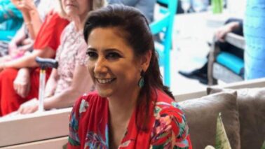 A sempre elegante Adriane Angélica festeja aniversário hoje