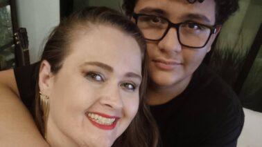 Esther Greve Couto da Costa também celebra o dia das mães ao lado do filho
