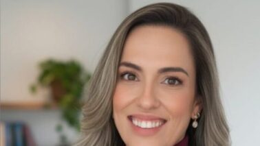 Bela e fera, a sempre linda Juliana Ferro