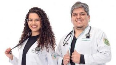 Os veterinários Tamires Nunes e Marcus Domingues Girardi