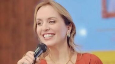 Glaucia Chiarelli conduziu o Concurso Rei e Rainha da Alegria