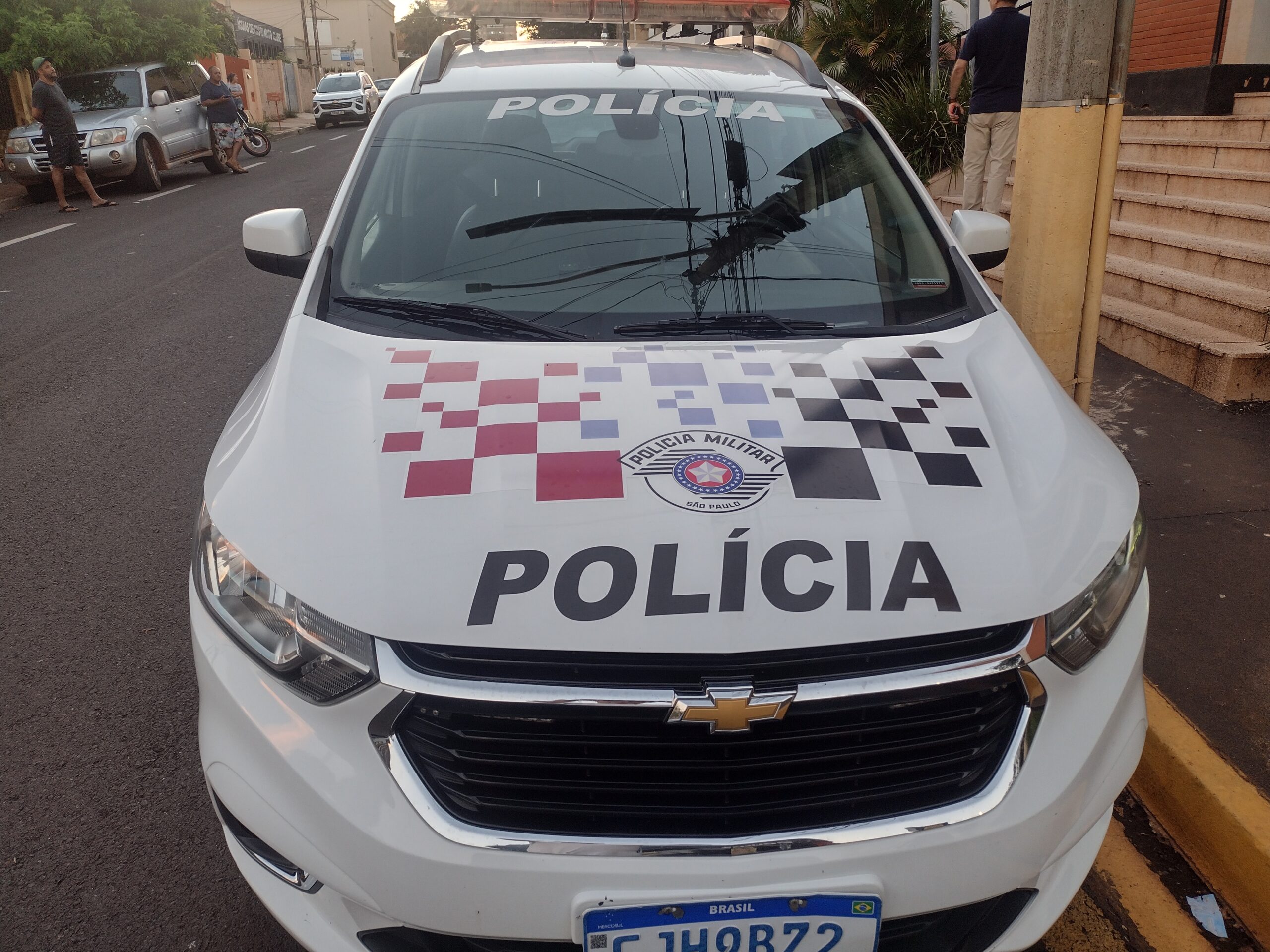 PM encontra drogas em veículo no bairro Dom Bosco