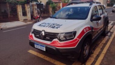 Homem é preso pelos crimes de ameaça, lesão corporal e disparo de arma (Foto: O Diário de Barretos) Homem é preso pelos crimes de ameaça, lesão corporal e disparo de arma (Foto: O Diário de Barretos)