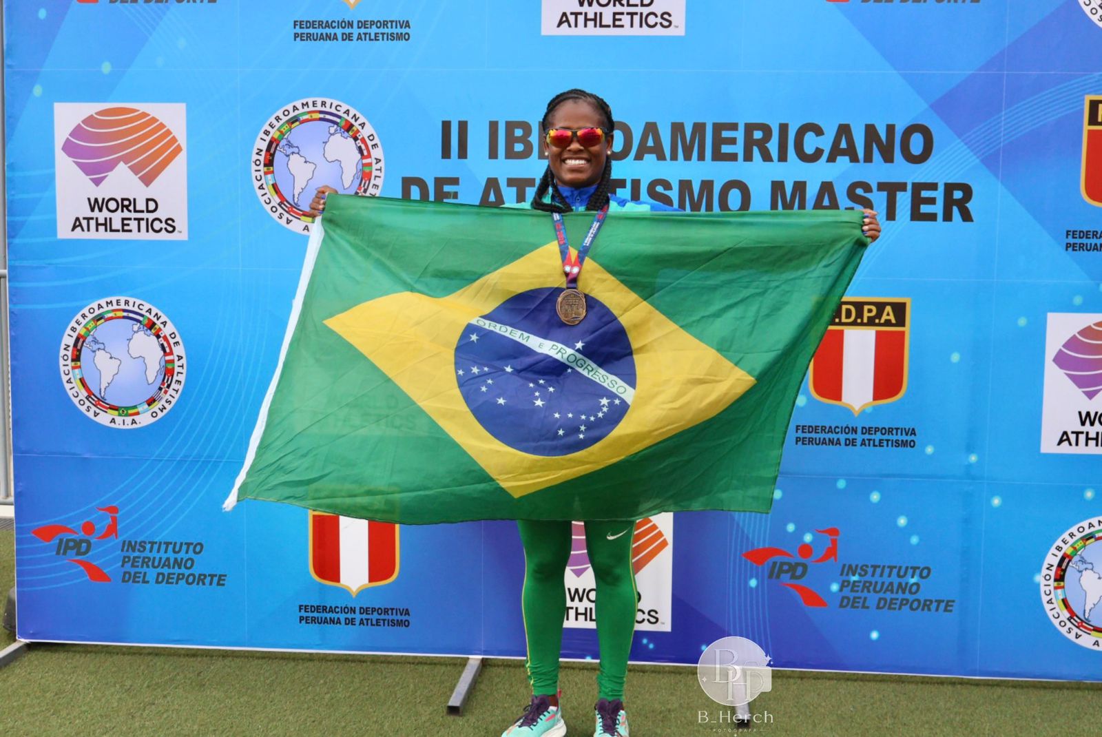 Barretense conquista dois ouros e bate recorde em campeonato no Peru