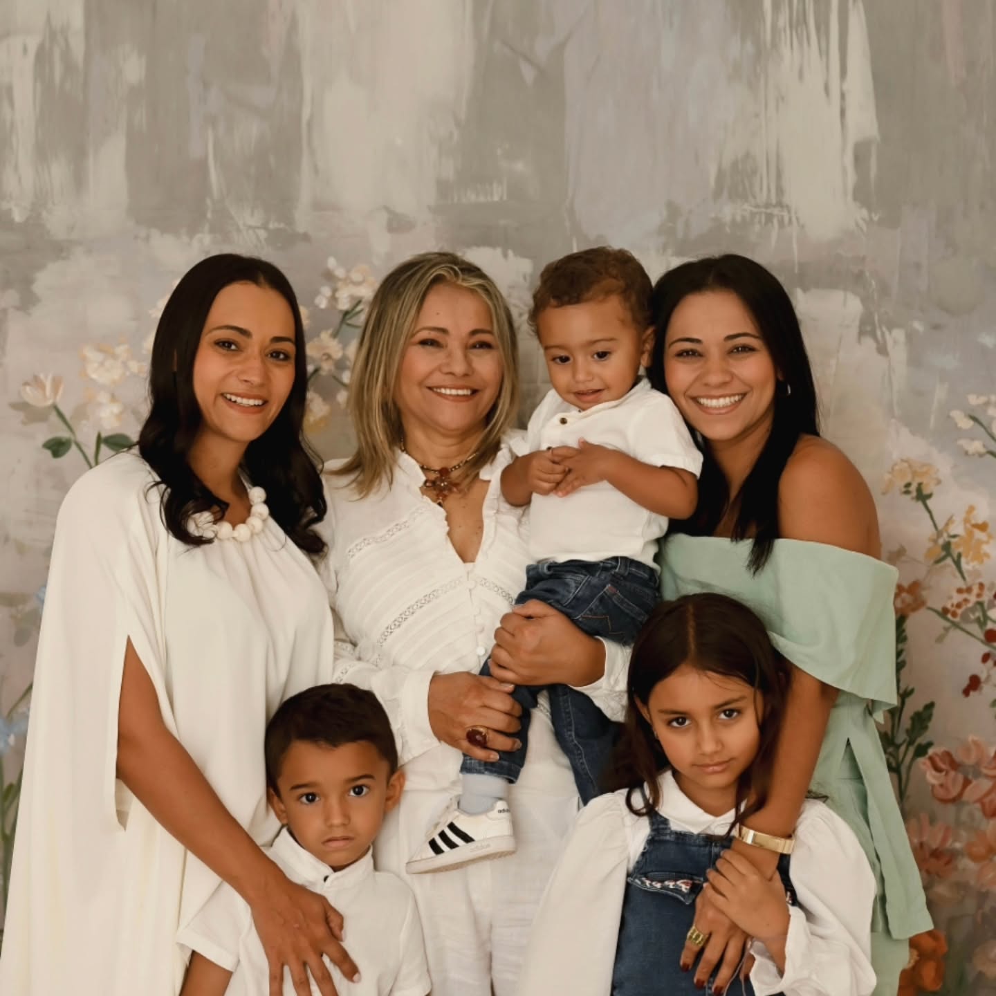 Magda Chicalé Ferreira celebra o dia das mães