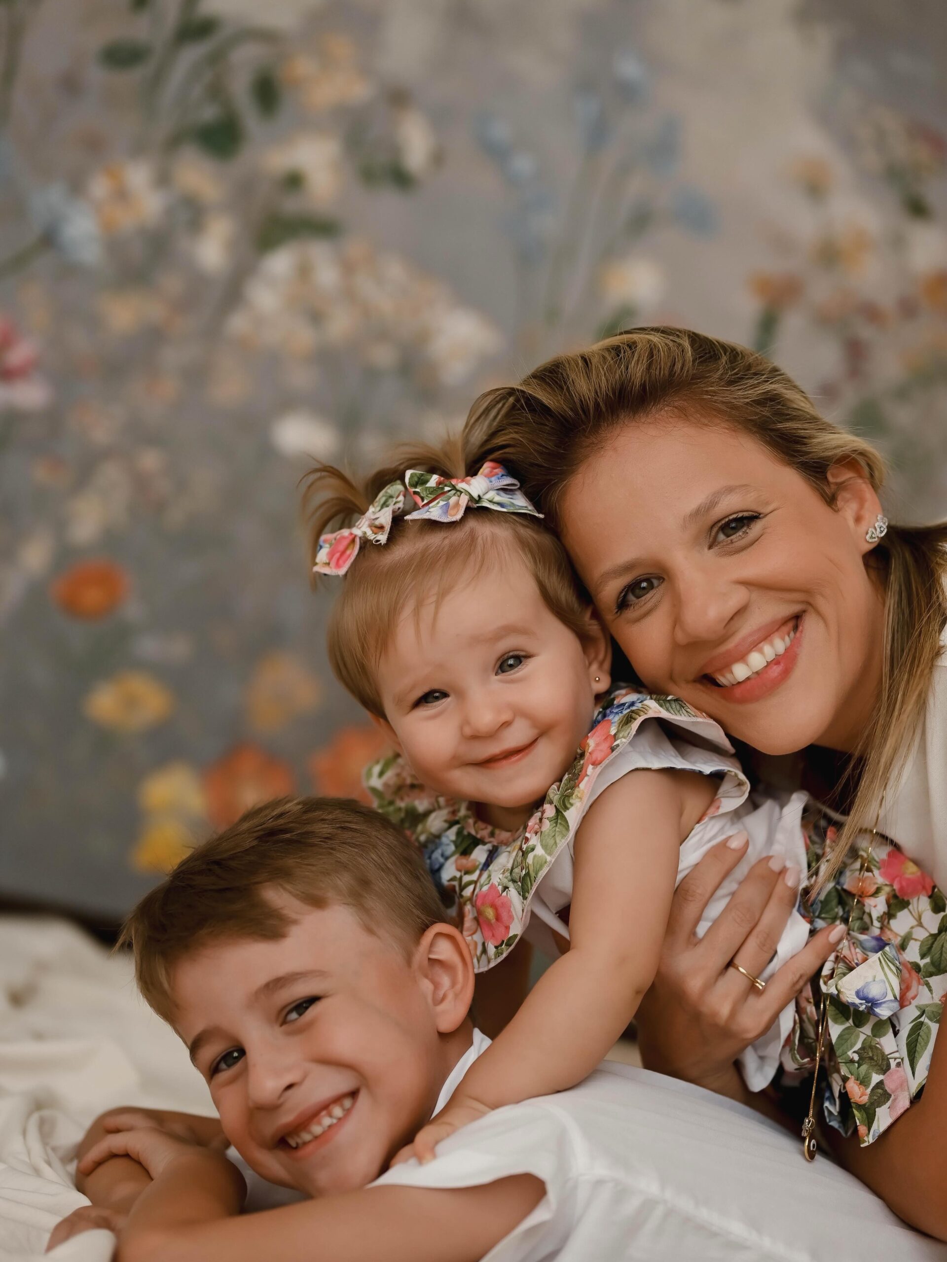 Maria Vera Bertazzi ganha os mimos dos filhos