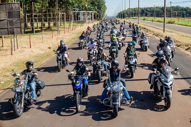 Os Independentes celebram sucesso do Motorcycles