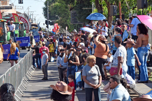 O 2º Desfile da Cultura Tropeira levou emoção e orgulho às ruas de Barretos, celebrando nossas raízes e a história do homem do campo