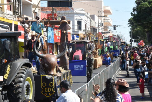 O 2º Desfile da Cultura Tropeira levou emoção e orgulho às ruas de Barretos, celebrando nossas raízes e a história do homem do campo
