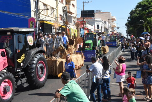 O 2º Desfile da Cultura Tropeira levou emoção e orgulho às ruas de Barretos, celebrando nossas raízes e a história do homem do campo