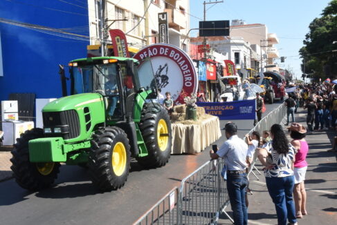 O 2º Desfile da Cultura Tropeira levou emoção e orgulho às ruas de Barretos, celebrando nossas raízes e a história do homem do campo