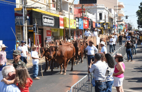 O 2º Desfile da Cultura Tropeira levou emoção e orgulho às ruas de Barretos, celebrando nossas raízes e a história do homem do campo