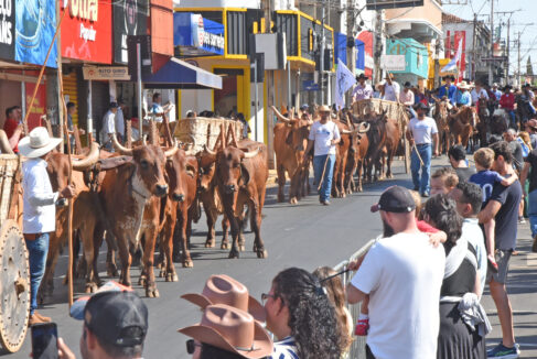 O 2º Desfile da Cultura Tropeira levou emoção e orgulho às ruas de Barretos, celebrando nossas raízes e a história do homem do campo