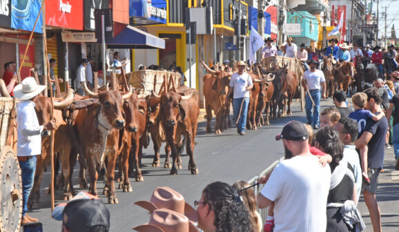 O 2º Desfile da Cultura Tropeira levou emoção e orgulho às ruas de Barretos, celebrando nossas raízes e a história do homem do campo