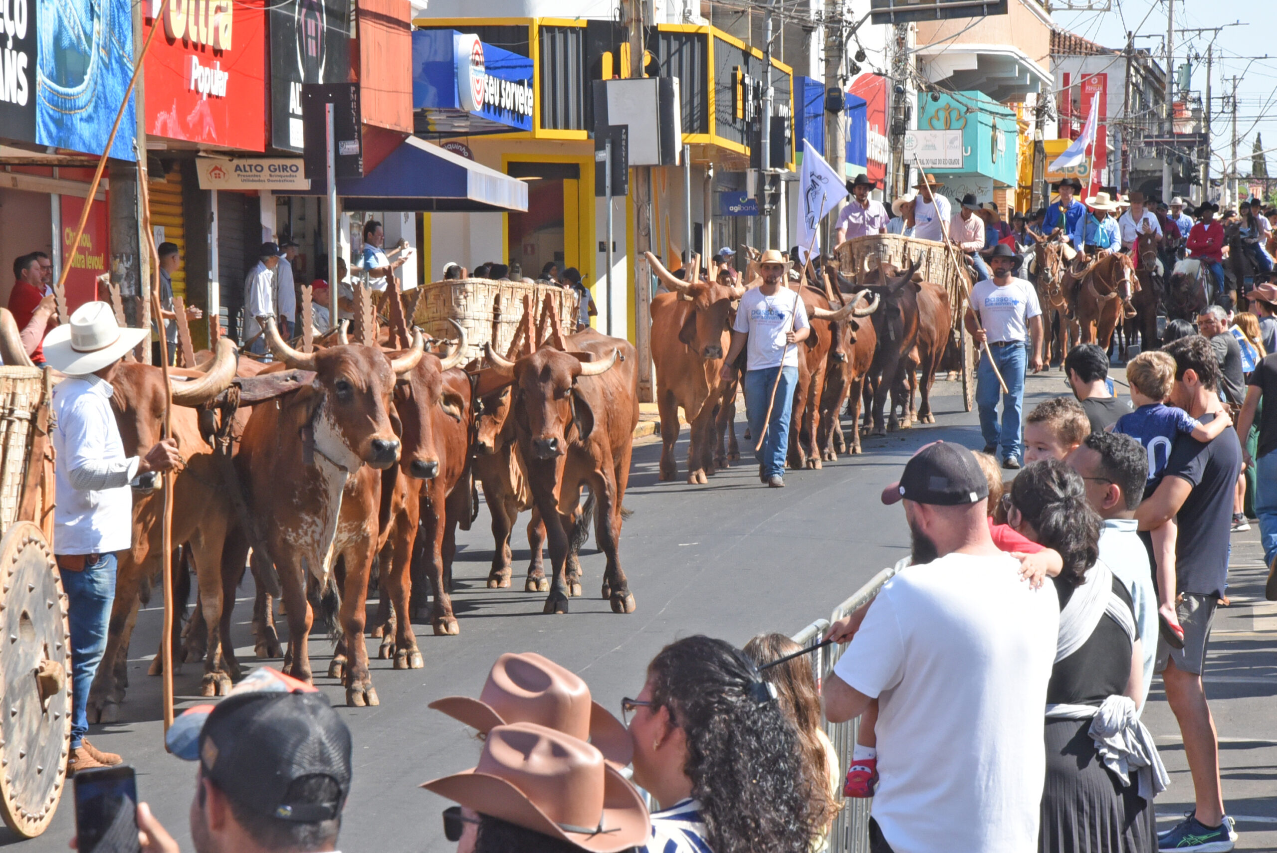 O 2º Desfile da Cultura Tropeira levou emoção e orgulho às ruas de Barretos, celebrando nossas raízes e a história do homem do campo