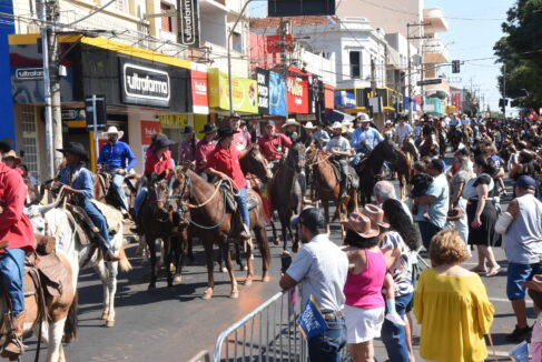 O 2º Desfile da Cultura Tropeira levou emoção e orgulho às ruas de Barretos, celebrando nossas raízes e a história do homem do campo