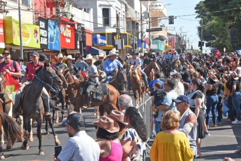 O 2º Desfile da Cultura Tropeira levou emoção e orgulho às ruas de Barretos, celebrando nossas raízes e a história do homem do campo