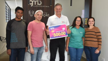 O Grupo Monteiro de Barros realizou a entrega da premiação para os três primeiros consumidores contemplados na promoção Circuito Premiado 2026. Os três cupons sorteados foram de clientes das Drogarias Ultra Popular.