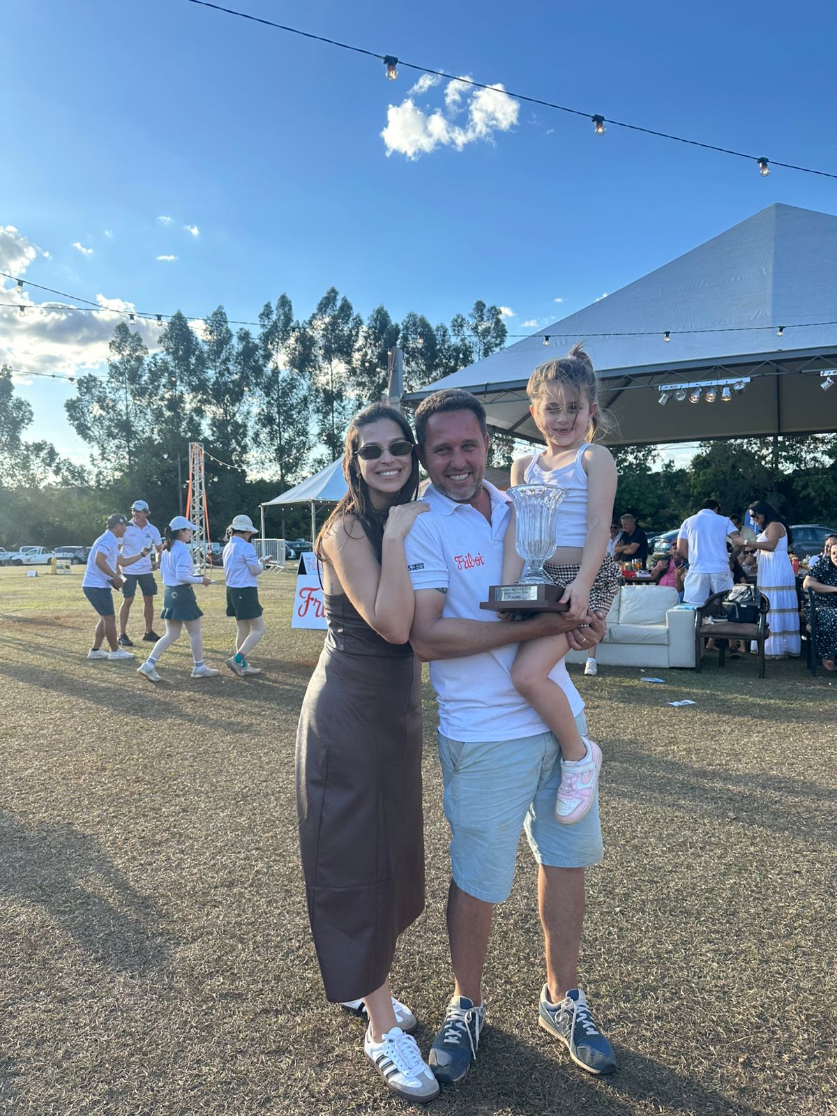Tiago Bonattelli celebra o aniversário ao lado dos amores