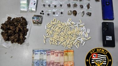 PM aborda suspeito e apreende drogas no conjunto Newton Sopa (Foto: O Diário de Barretos)