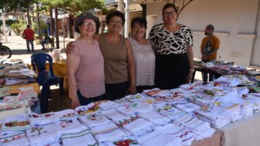 Feira de artesanato oferece presentes para o Dia das Mães 