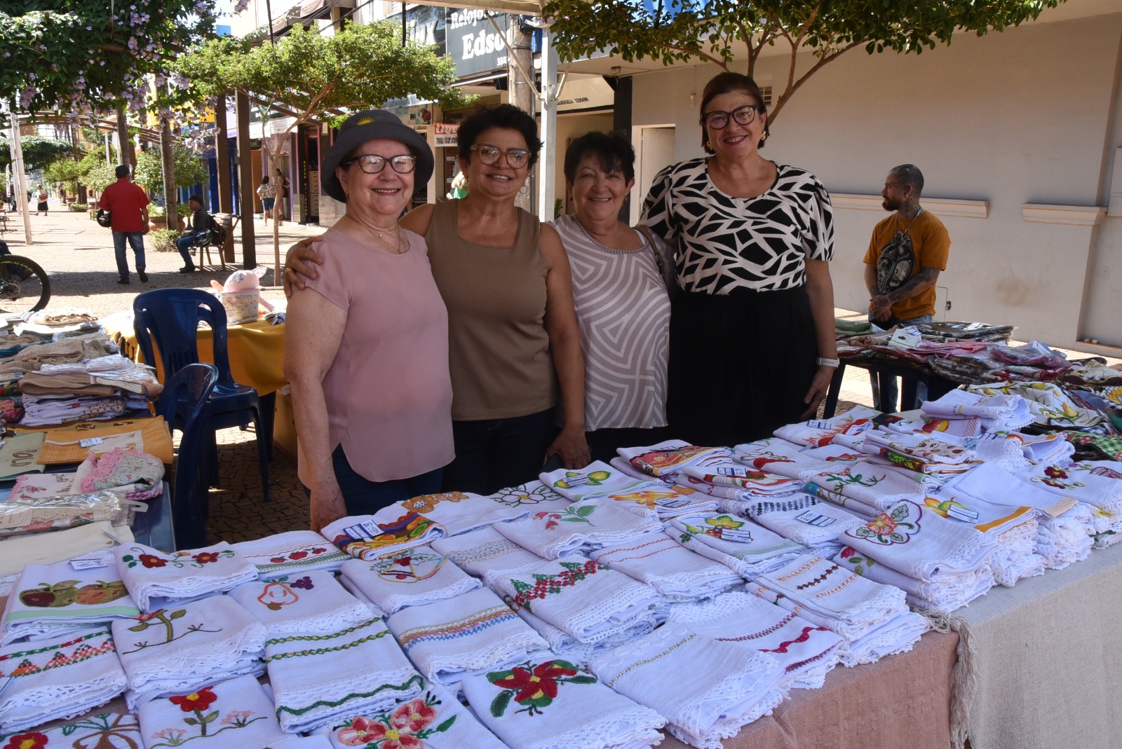 Feira de artesanato oferece presentes para o Dia das Mães 