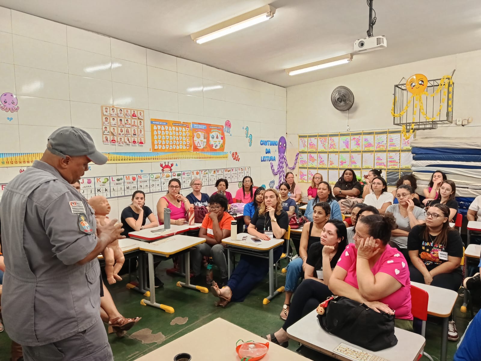 Palestra capacita profissionais de CEMEI sobre primeiros  socorros