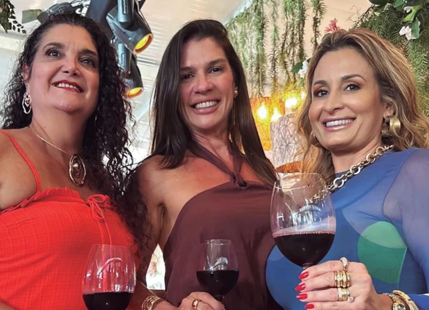 As amigas Soraya Chandine Najm, Mirela da Costa Rocha e Alessandra Costa