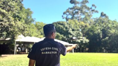 A Defesa Civil de Barretos, por meio do coordenador Ricardo Maia, participa de um curso de capacitação sobre operação de drones na sede do Comando de Aviação da Polícia Militar.