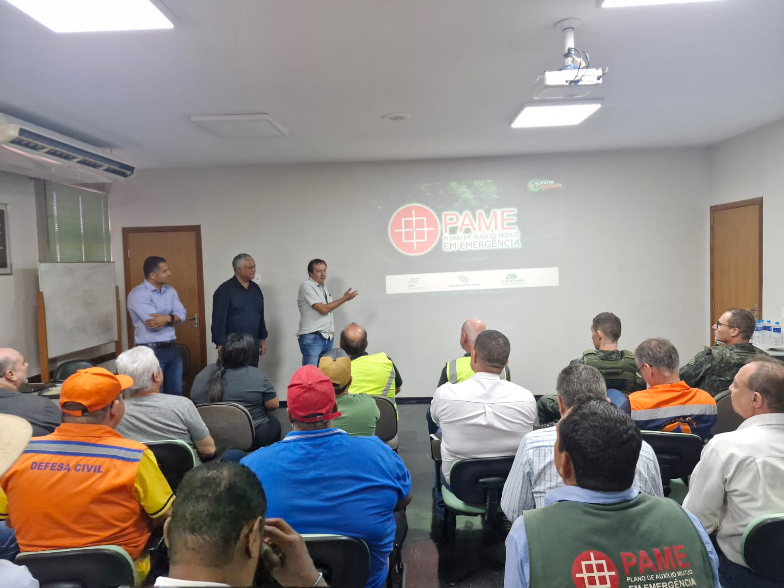 Dirigentes da CATI e Sirvarig apresentam trabalho de captação de água e monitoramento em Guaíra