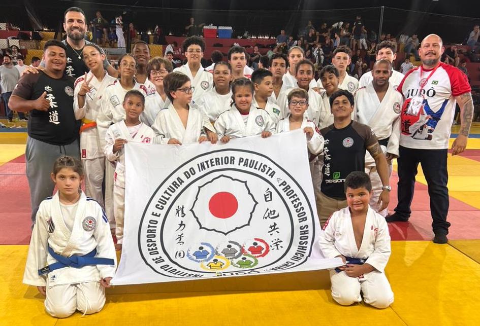 Instituto Professor Chiba conquista 21 medalhas no Campeonato Regional de Judô