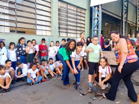 Foguete de garrafa PET movimenta Feira de Ciências 
