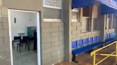 A Secretaria Municipal de Saúde de Bebedouro confirmou que, na manhã desta terça-feira (12), foi registrada uma queda no forro da Farmácia Municipal da cidade.