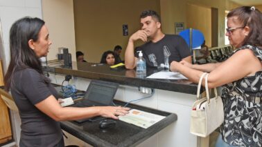 O Cartório Eleitoral de Barretos, após o encerramento dos prazos no último dia 6 de maio, segue atendendo a população que tem débitos das últimas eleições ou mesmo que necessita obter certidões da Justiça Eleitoral, como quitação e relacionadas a crimes eleitorais.
