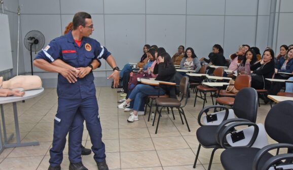 Profissionais da Educação participam de treinamento