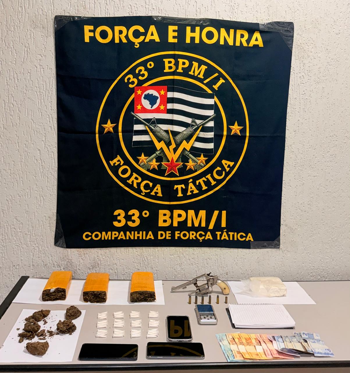 Polícia Militar apreende arma e mais de 2kg de drogas no Barretos II