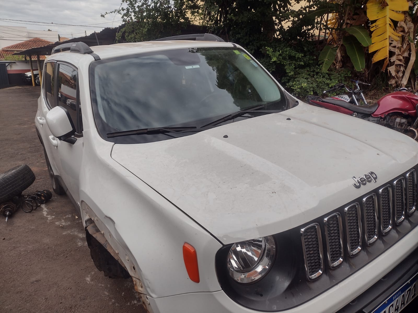 PM recupera carro furtado e encontra arma de fogo