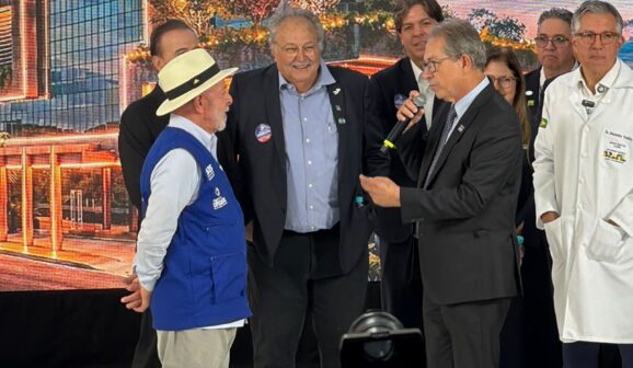 Odair pede a Lula “nova Santa Casa” e distrito da saúde