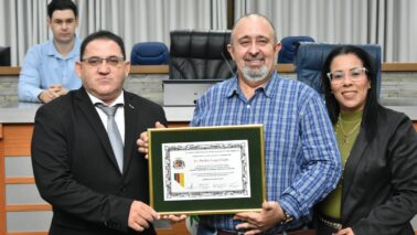 Empresário recebe título de cidadania barretense