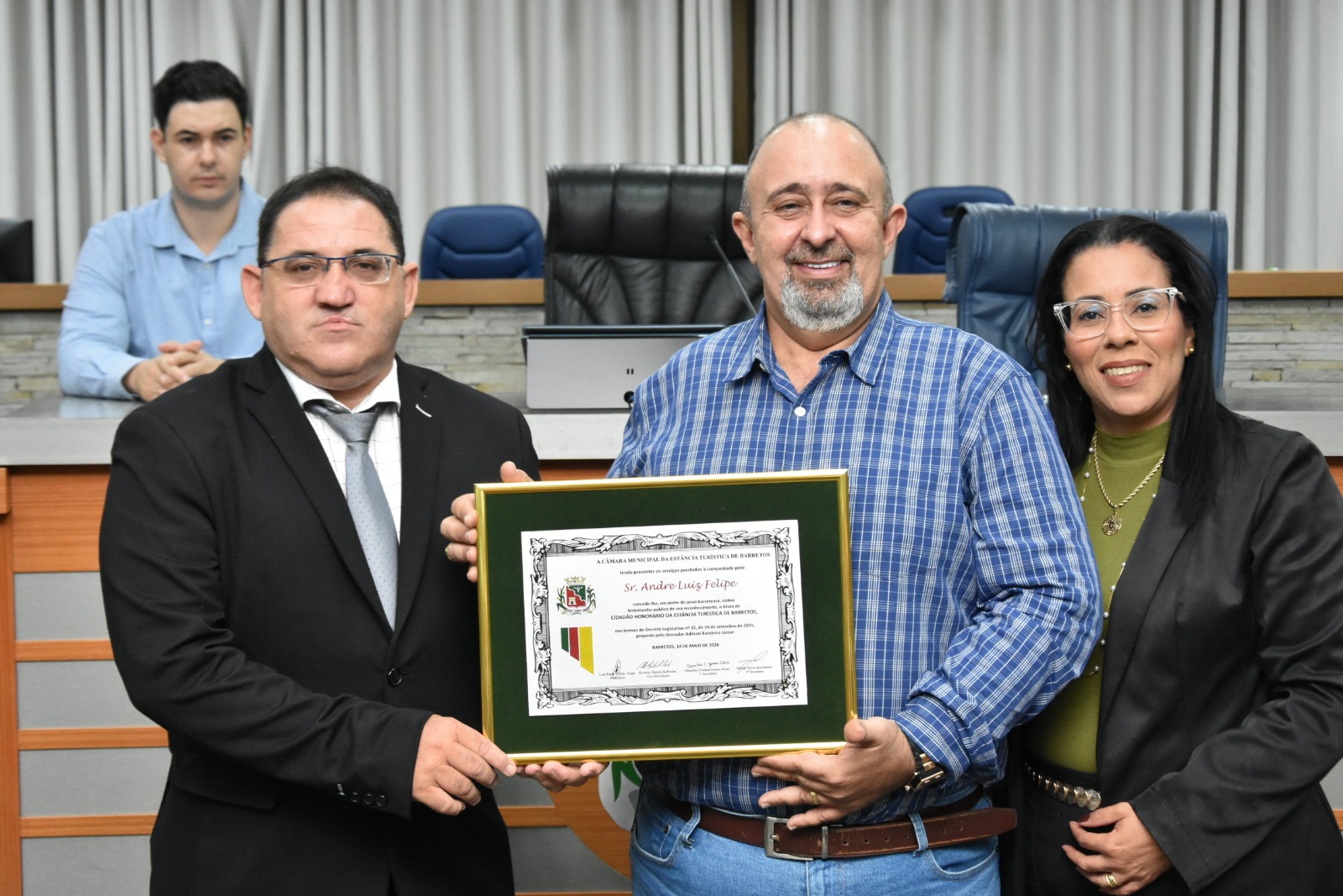 Empresário recebe título de cidadania barretense