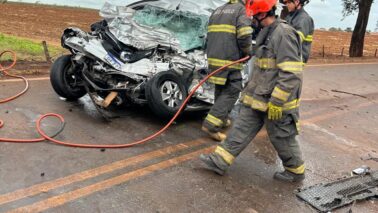 Colisão frontal entre carro e caminhão mata condutor em vicinal (Foto: O Diário de Barretos)