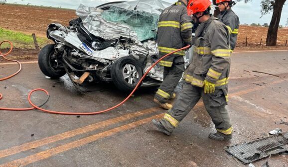 Colisão frontal entre carro e caminhão mata condutor em vicinal (Foto: O Diário de Barretos)