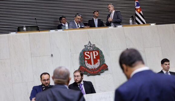 Alesp aprova ampliação da licença-paternidade de servidores