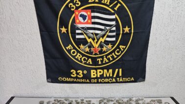 Polícia Militar detém três durante ação de combate ao tráfico no Luís Spina (Foto: O Diário de Barretos) Polícia Militar detém três durante ação de combate ao tráfico no Luís Spina (Foto: O Diário de Barretos)