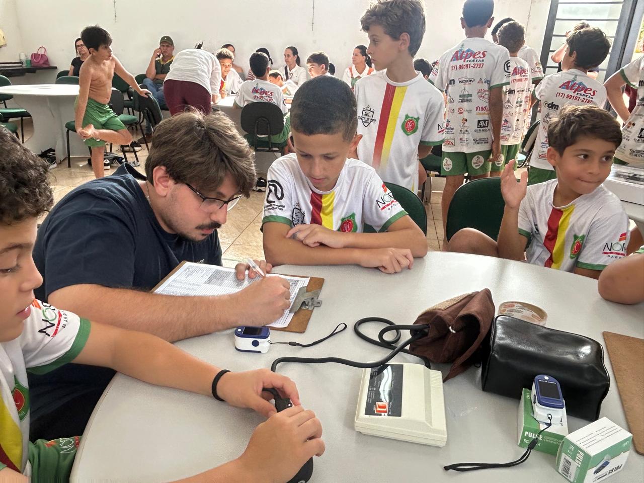 Garotos do BEC passam por avaliação física