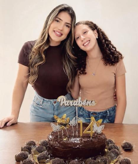 Fernanda Nascimento com a filha Lara