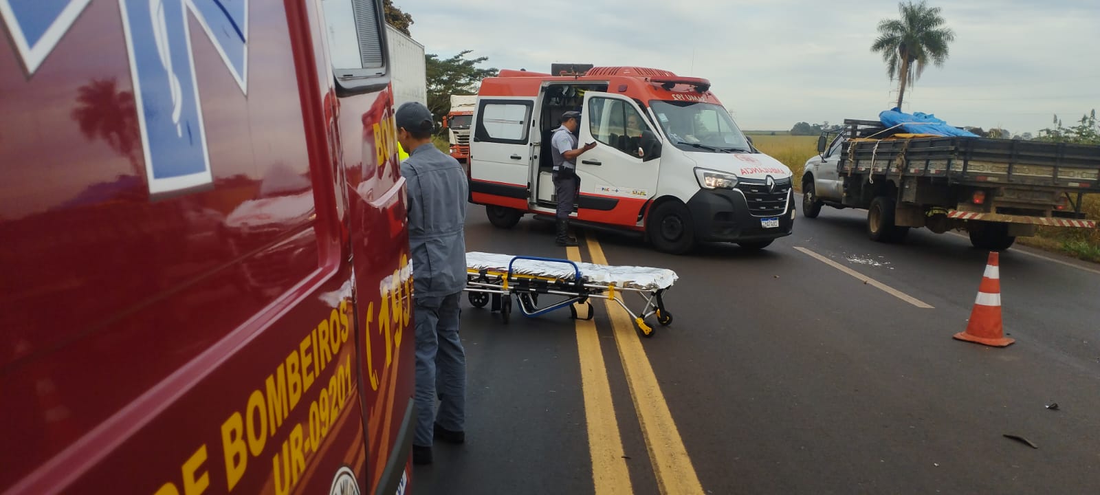 Motociclista é socorrido após colidir em caminhão na Assis Chateaubriand