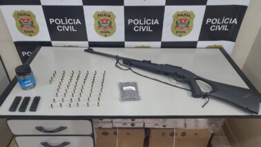 Polícia Civil cumpre mandado de busca e apreende arma e munições (Foto: O Diário de Barretos) Polícia Civil cumpre mandado de busca e apreende arma e munições (Foto: O Diário de Barretos)