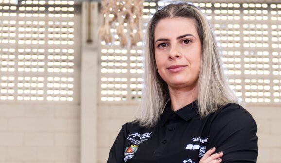 Treinadora recebe sábado prêmio de melhor técnica do Sub-14 na FPB
